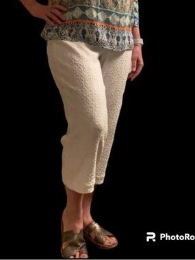 Kim Rogers Pull on Capris White Puff Flower Design Polyester Women Sz 14 EUC